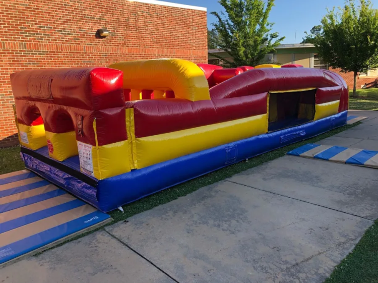 30' Dynamite Obstacle Course